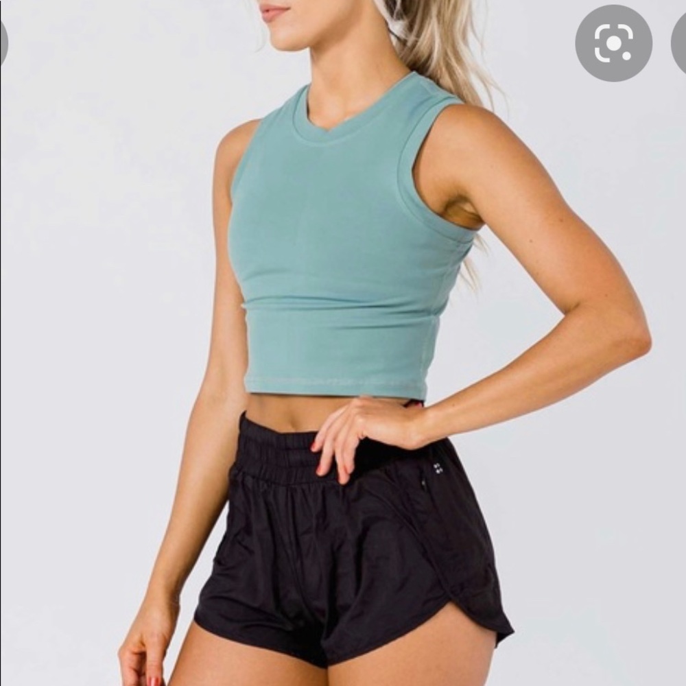 Acta wear blue crop
